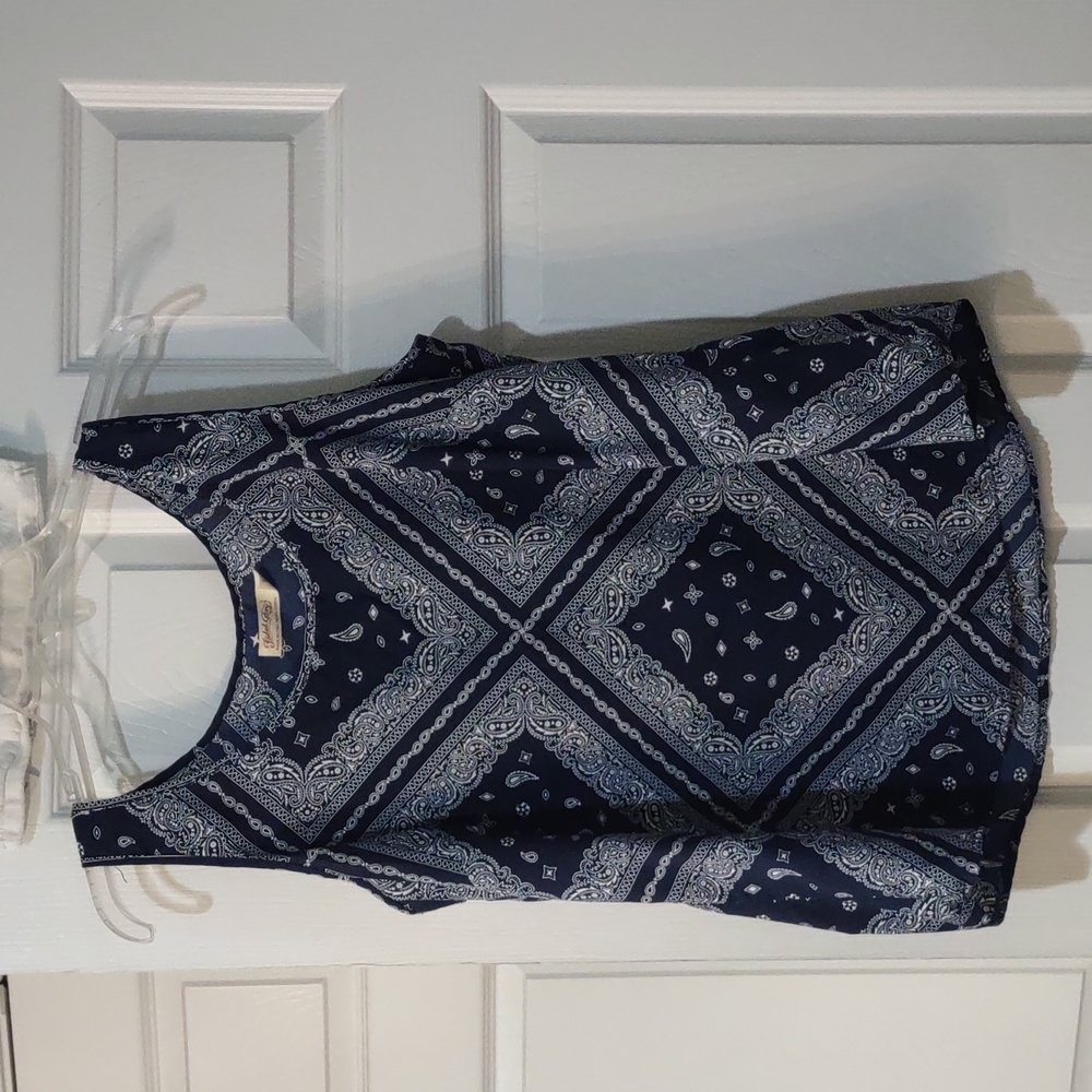 Bundle of 3 tanks. Time & Tru top, Old Navy top and Faded Glory top bundle of 3.